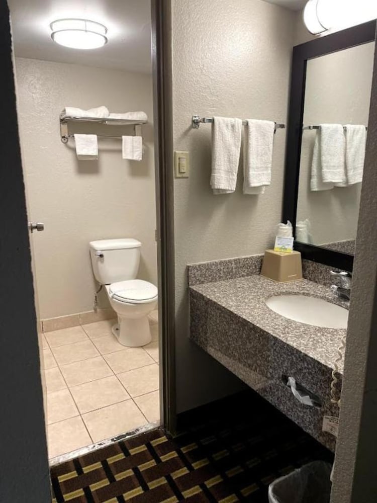 غرفة بسريرين كوين لذوي الإعاقة، Hotel Fort Wright Cincinnati Area 8/10