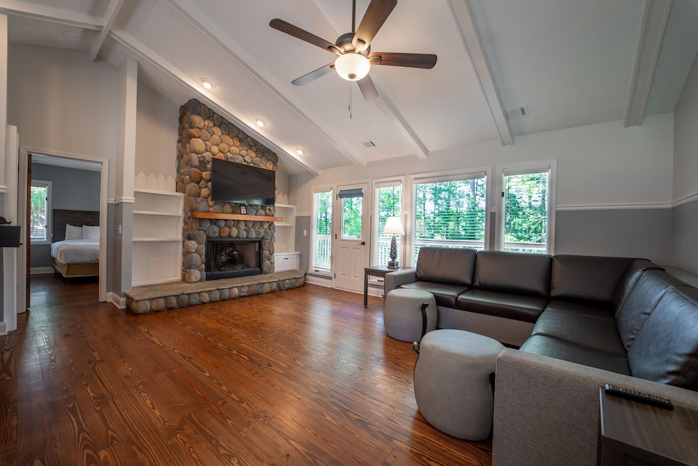 Lanier Islands Legacy Lodge 24/42