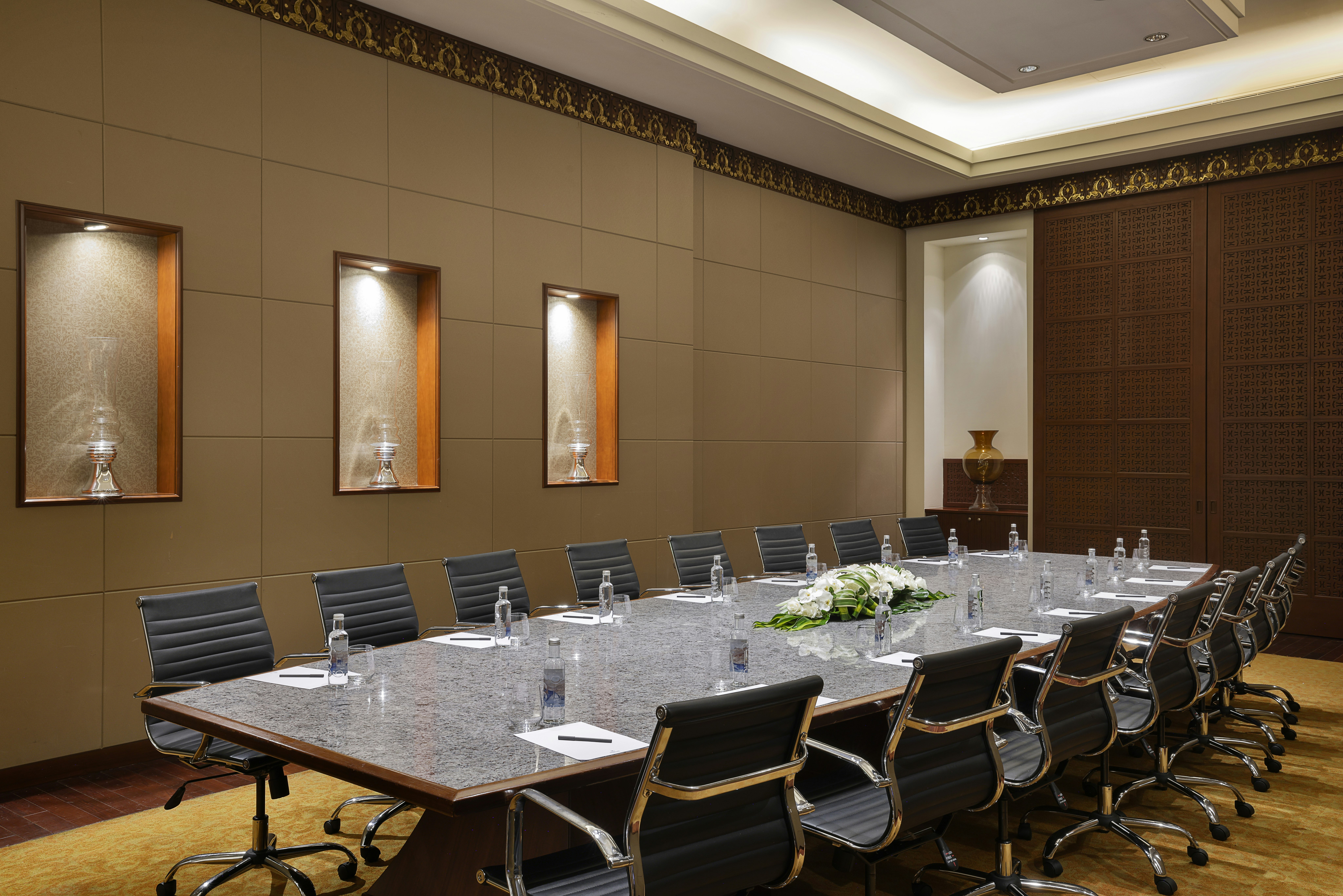 Hilton Muscat Al Bandar 36/50