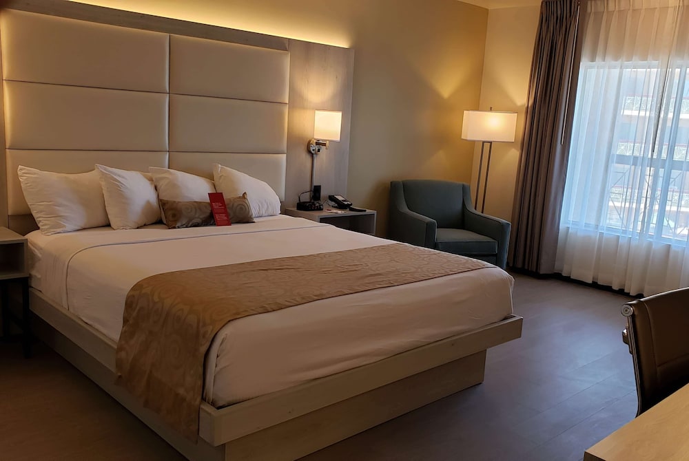 Ramada by Wyndham Burbank Airport 19/51