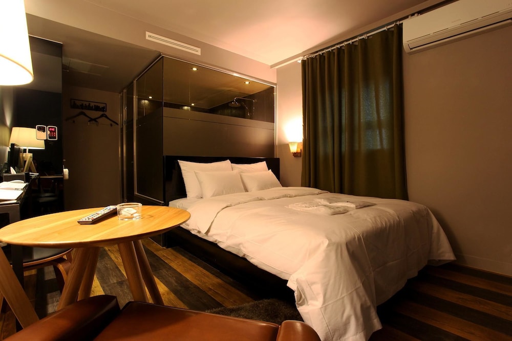 Hwagok Lush Hotel 10/44
