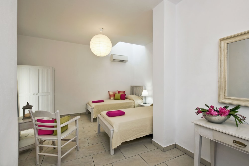 Aura Marina Apartments 50/50
