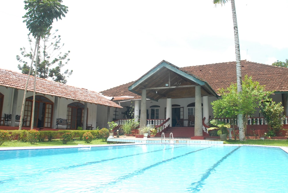 The Bungalow At Pantiya Estate 18/19