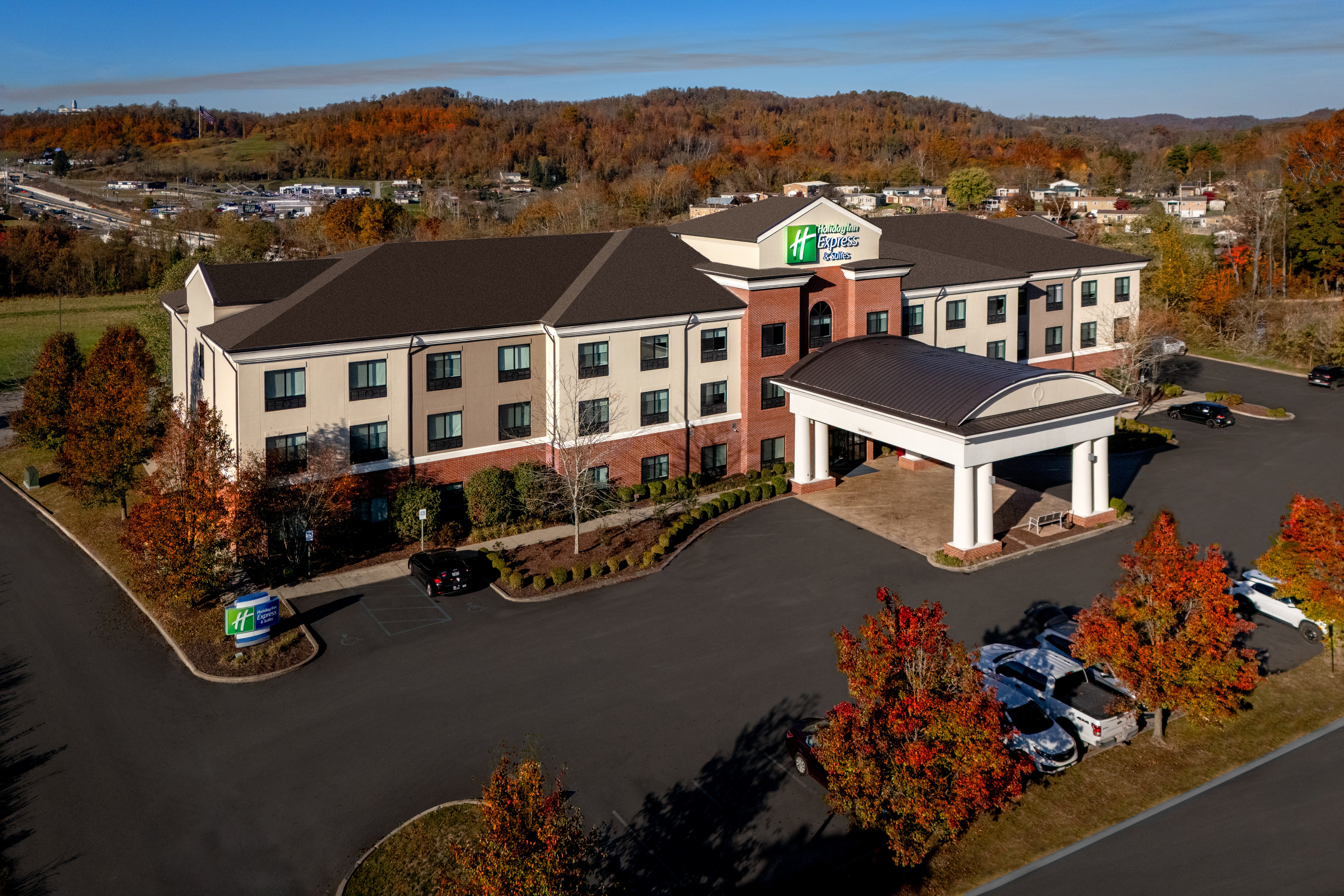 Holiday Inn Express Hotel And Suites Fairmont 4/64