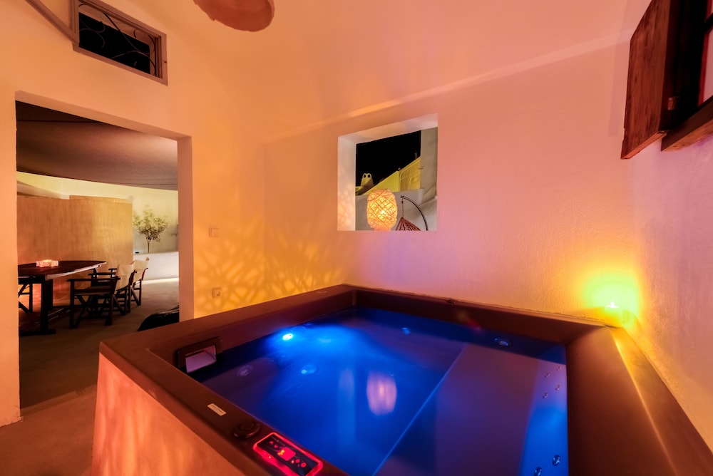 Pasithea Suites Santorini 36/60