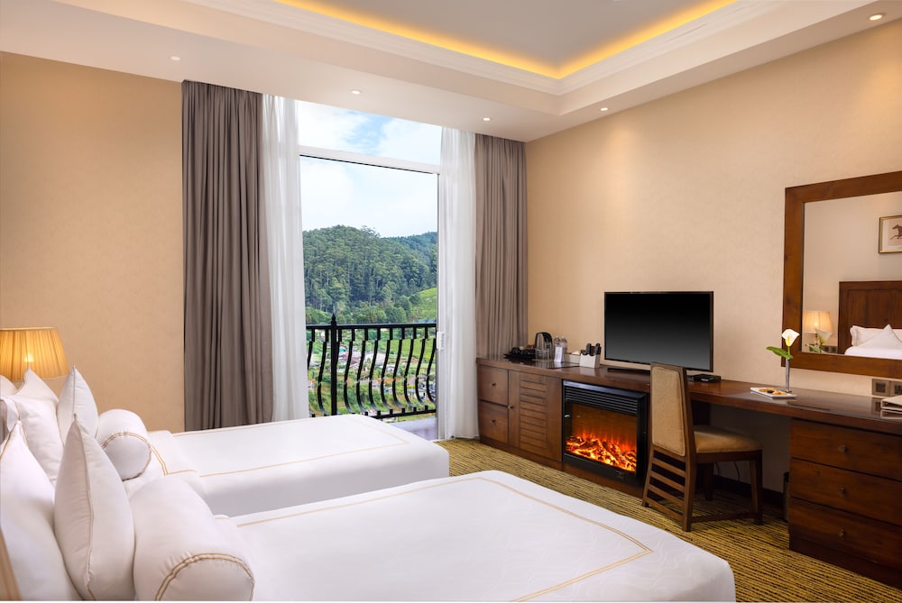 The Golden Ridge Hotel 14/57