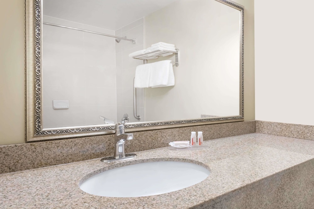Ramada by Wyndham London 17/59