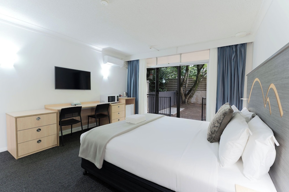 Courtyard, King Bed