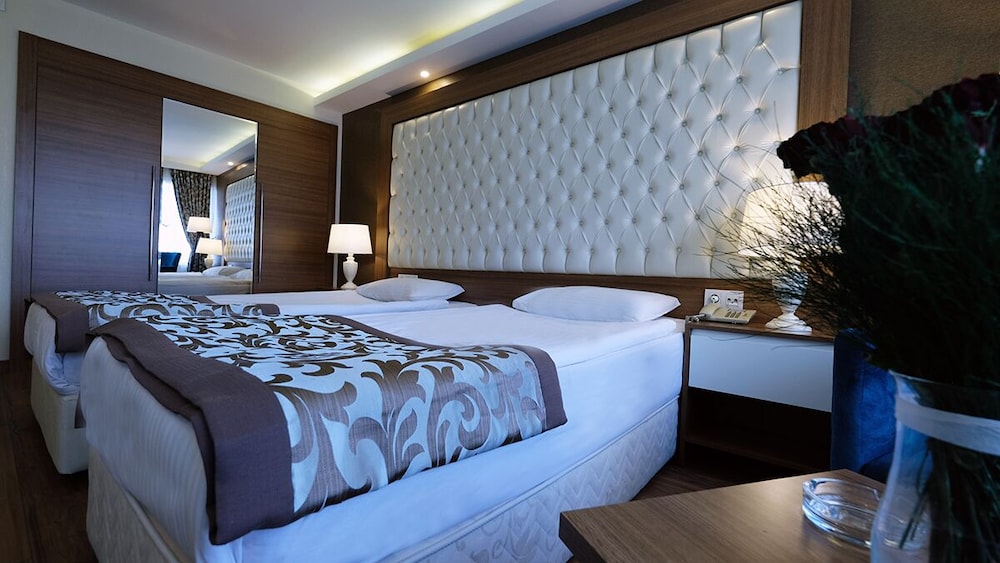 Esila Hotel 8/50
