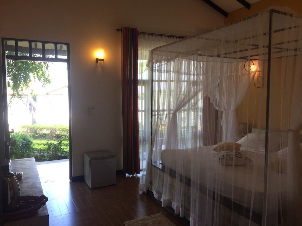 Flower Garden Lake Resort 20/50