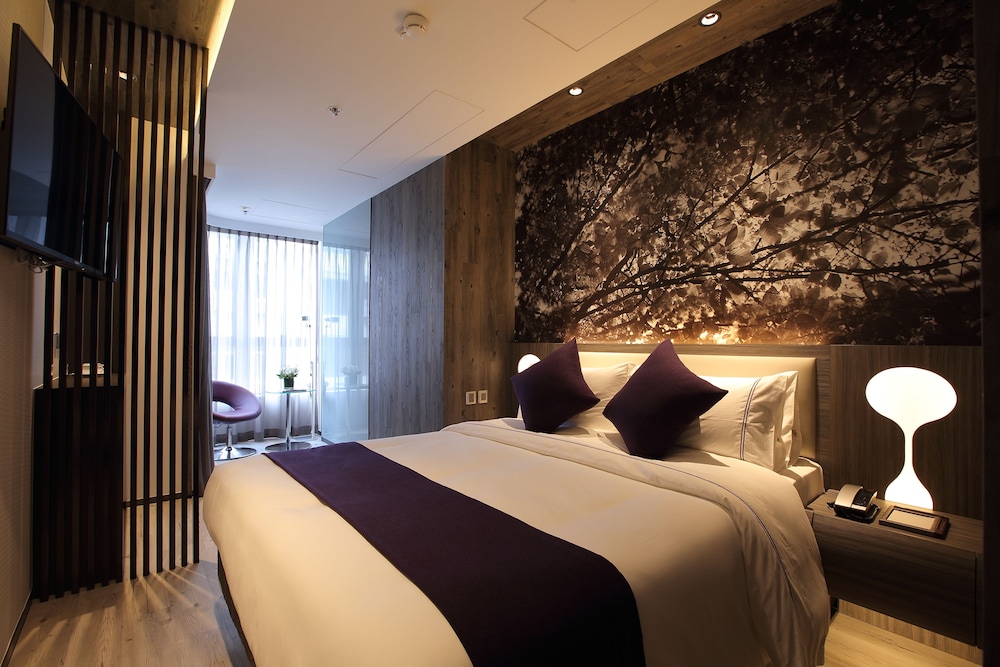 The Perkin Hotel 11/41