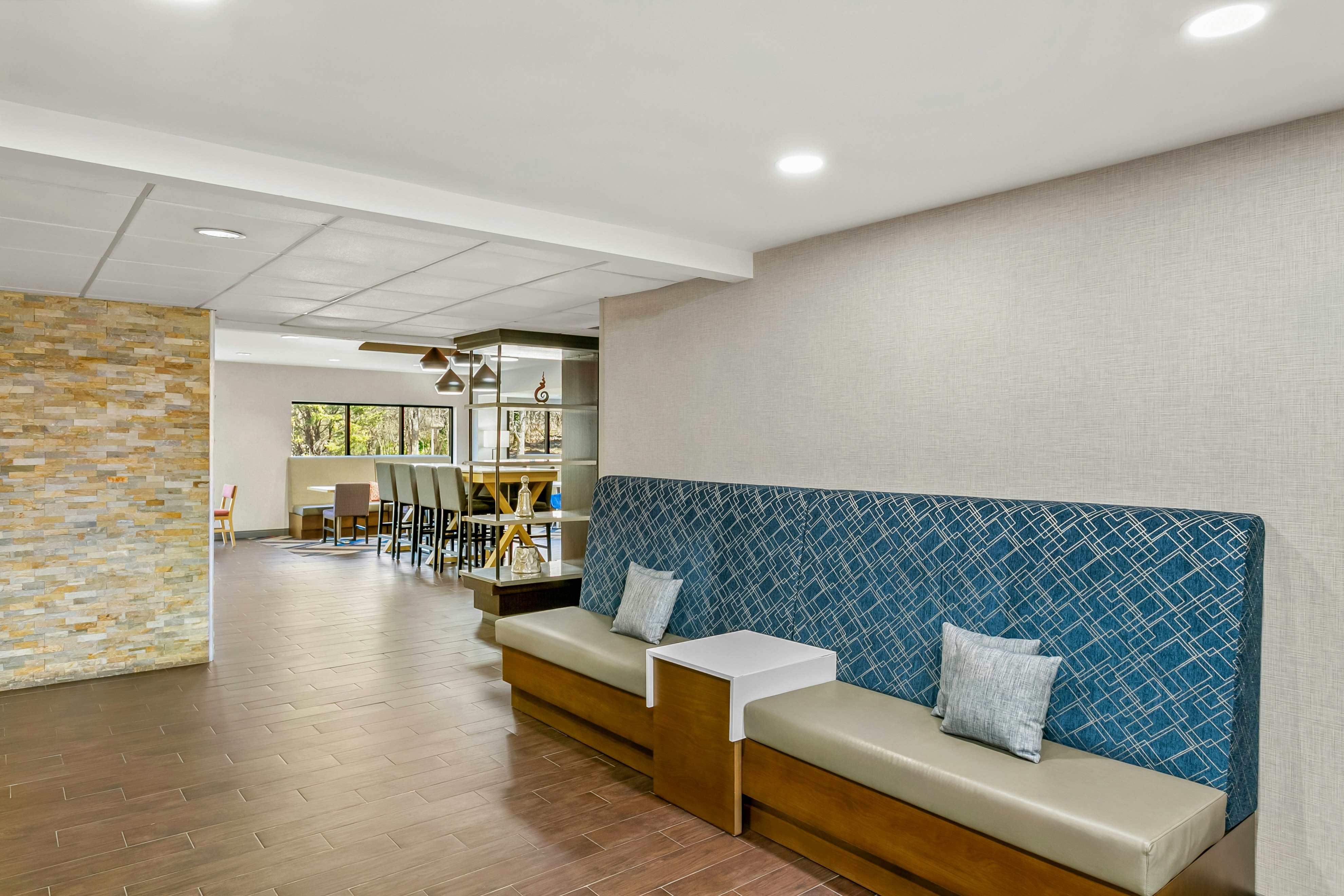 Hampton Inn Bowie 10/42