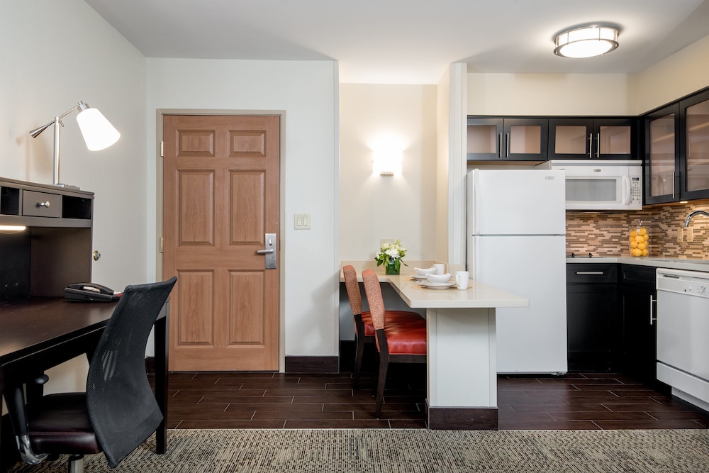 STAYBRIDGE SUITES CHANTILLY - DULLES AIRPORT 54/73