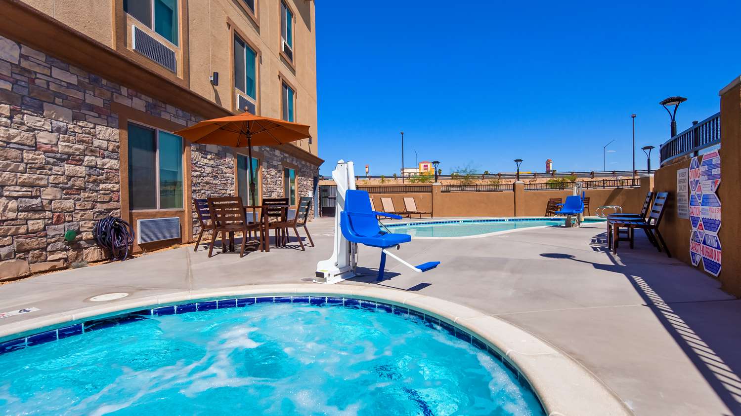 Best Western Plus New Barstow Inn & Suites 18/34