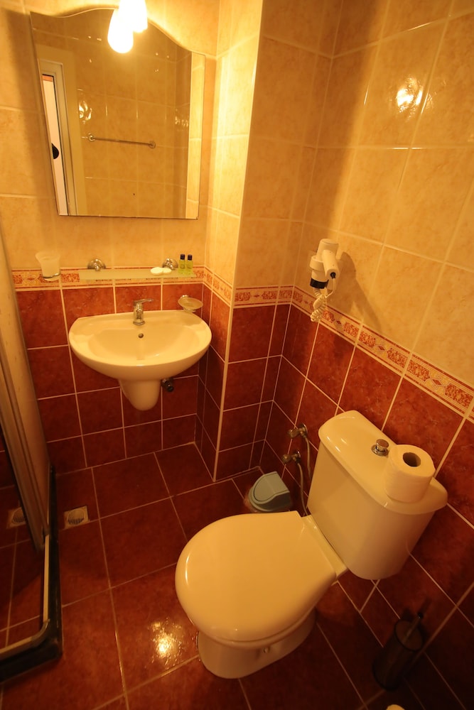 Grand Taner Hotel 48/50
