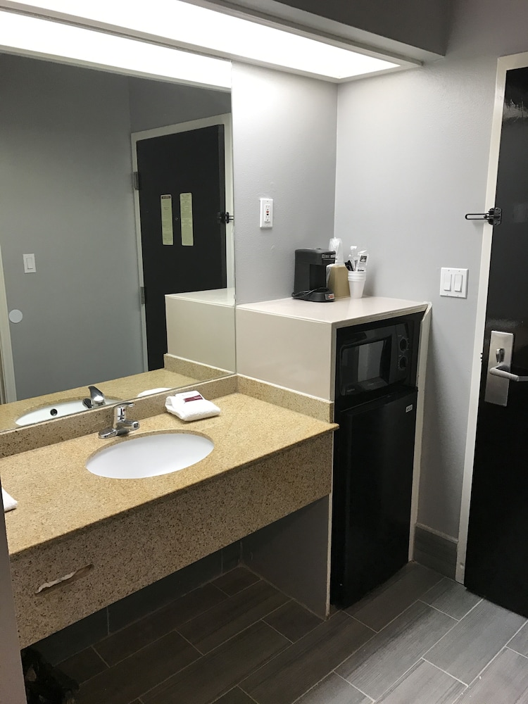 Express Inn Weslaco Mercedes 7/46