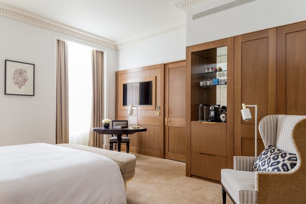 Four Seasons Hotel London at Tower Bridge 6/37