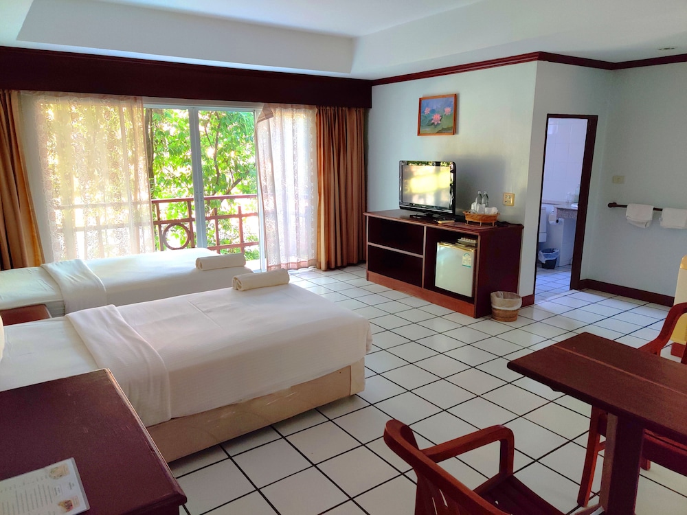 Thongpaeka Hotel 21/50