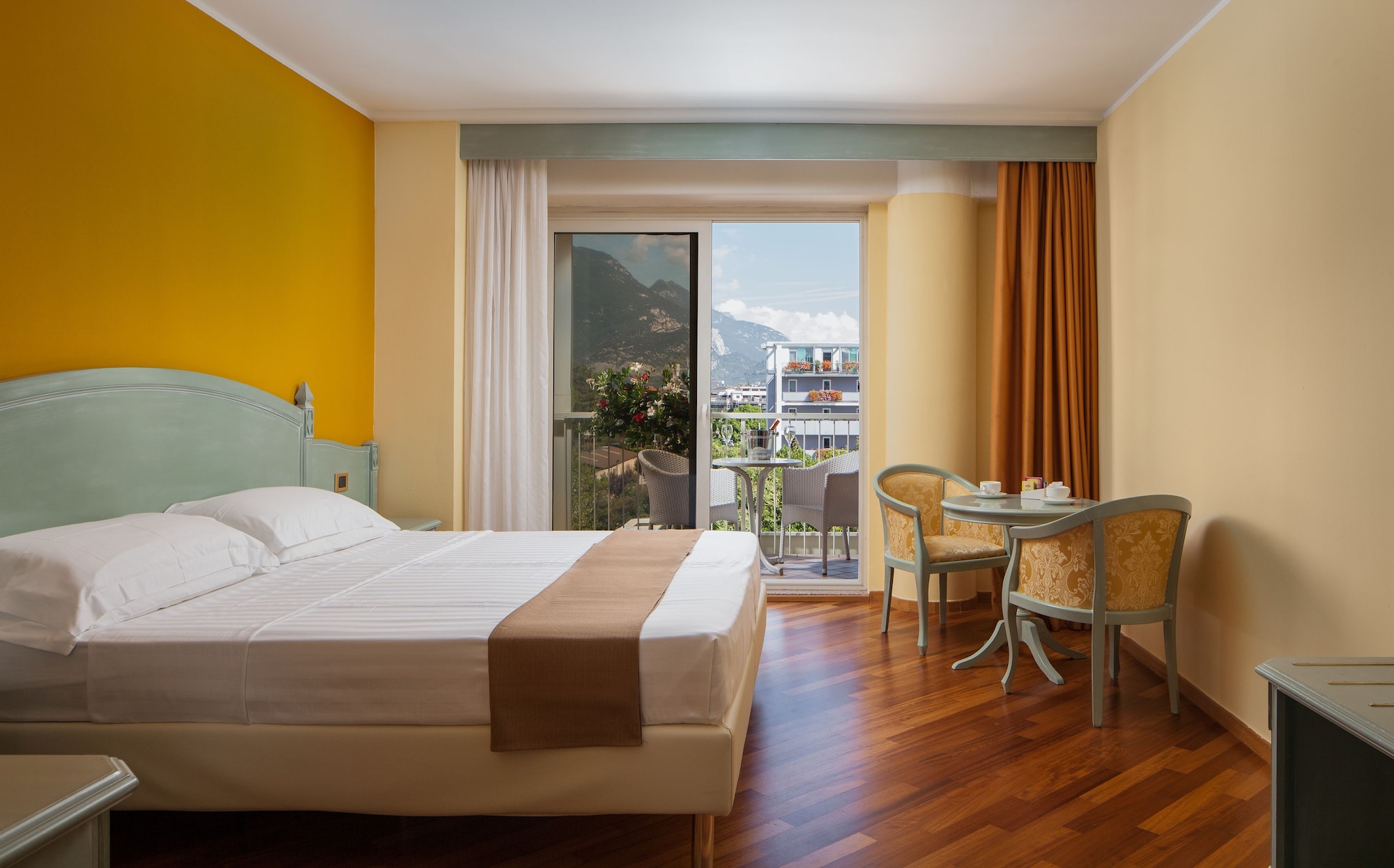 DELUXE, BALCONY