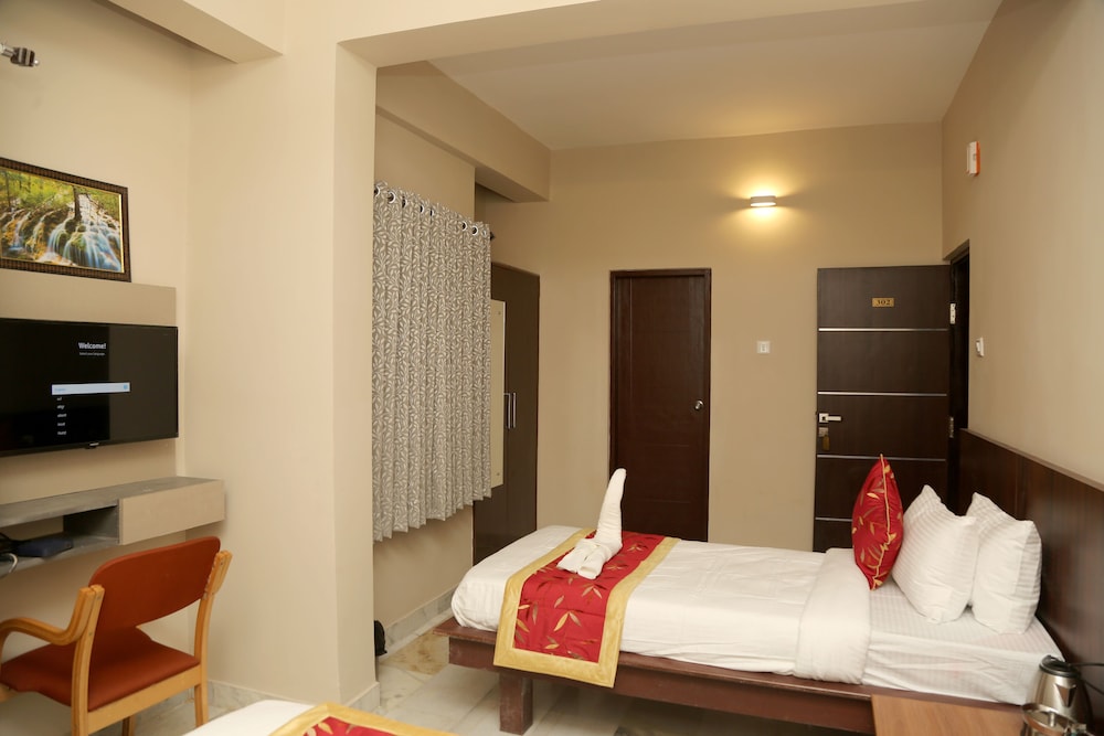 Soundarya Hotel 6/38