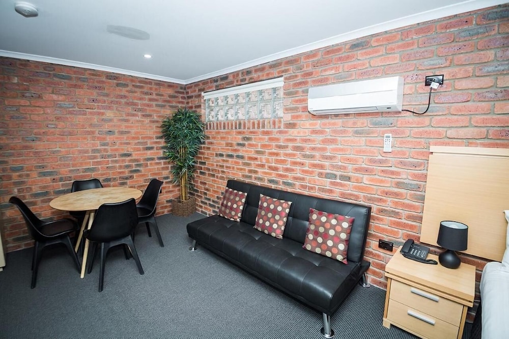 AUSTRALIAN SETTLERS MOTOR INN 19/25