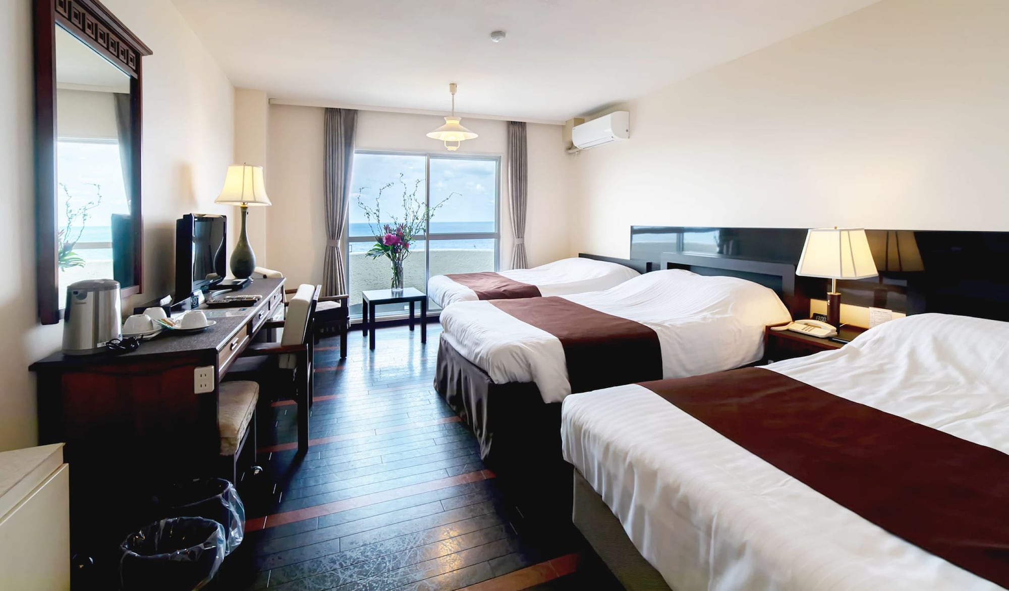 ROOM, TRIPLE, MOUNTAIN VIEW
