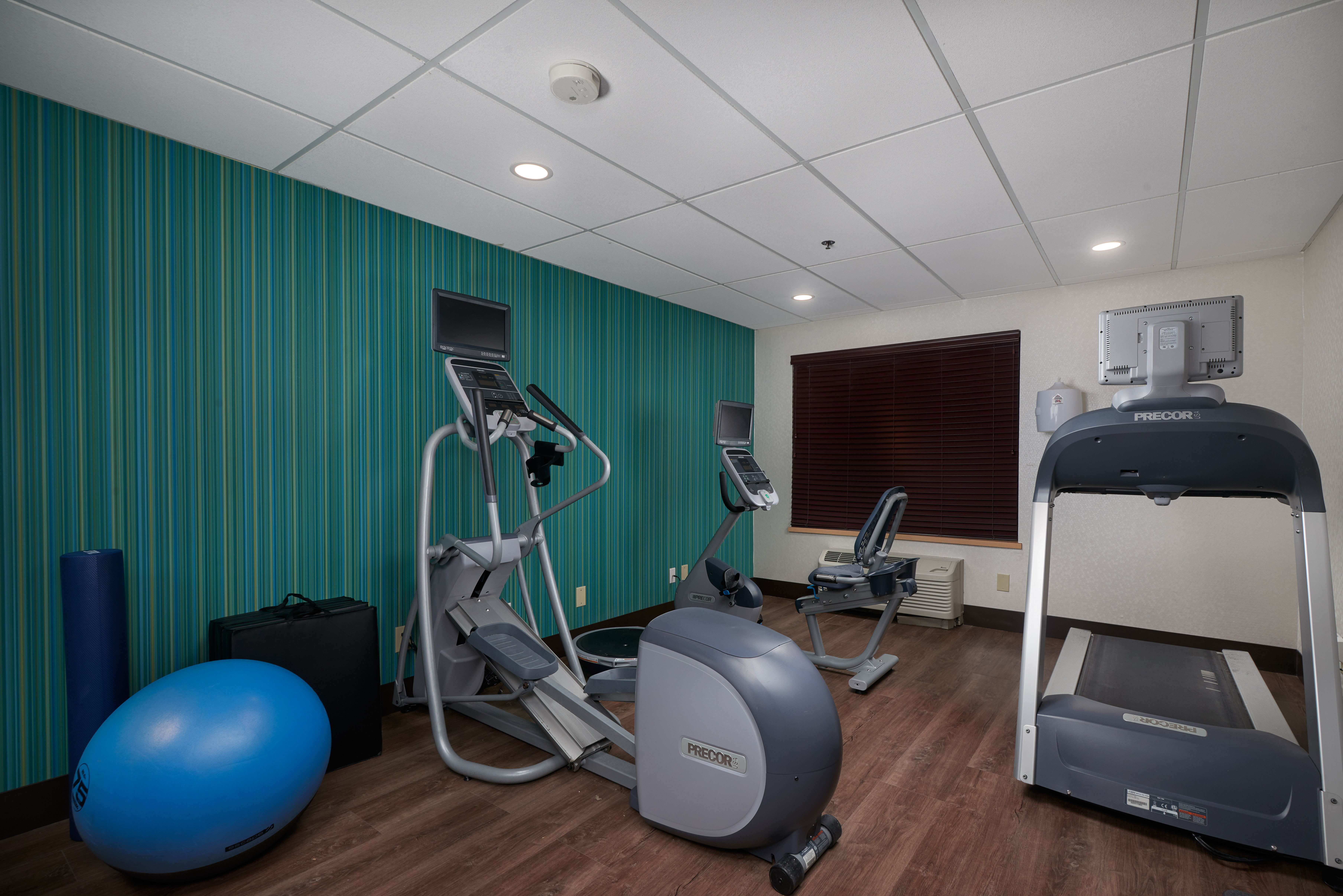 Holiday Inn Express Suites Anniston Oxford 16/24