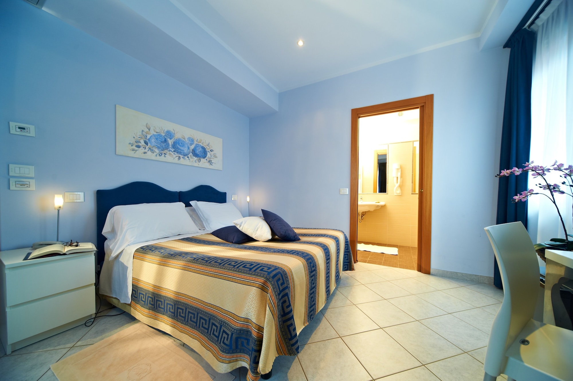 Room, Double Bed