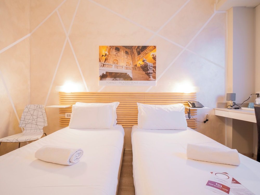 ROOM, TWIN BEDS