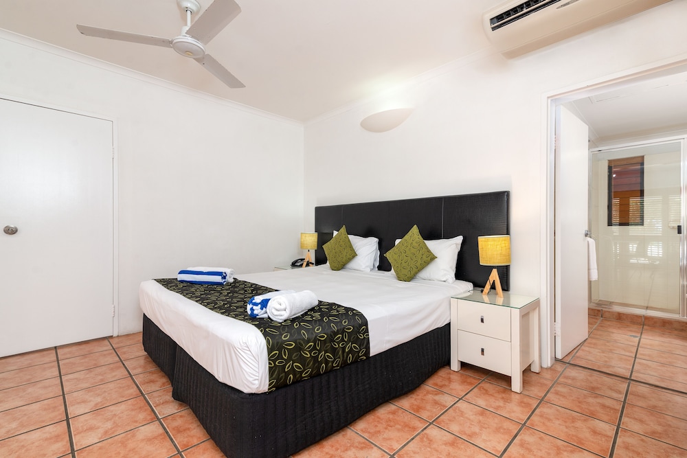2 Bedrooms, Suite, 2 King Beds, Pool View