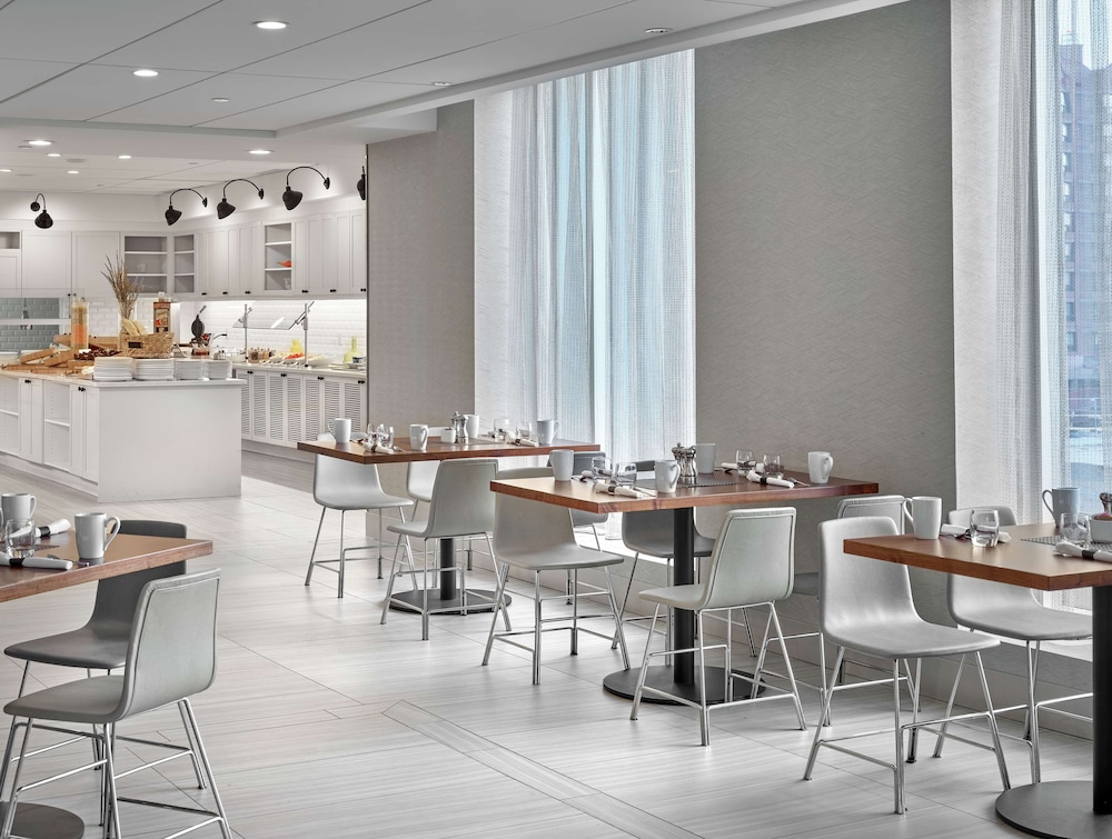 DoubleTree by Hilton Edmonton Downtown 36/50
