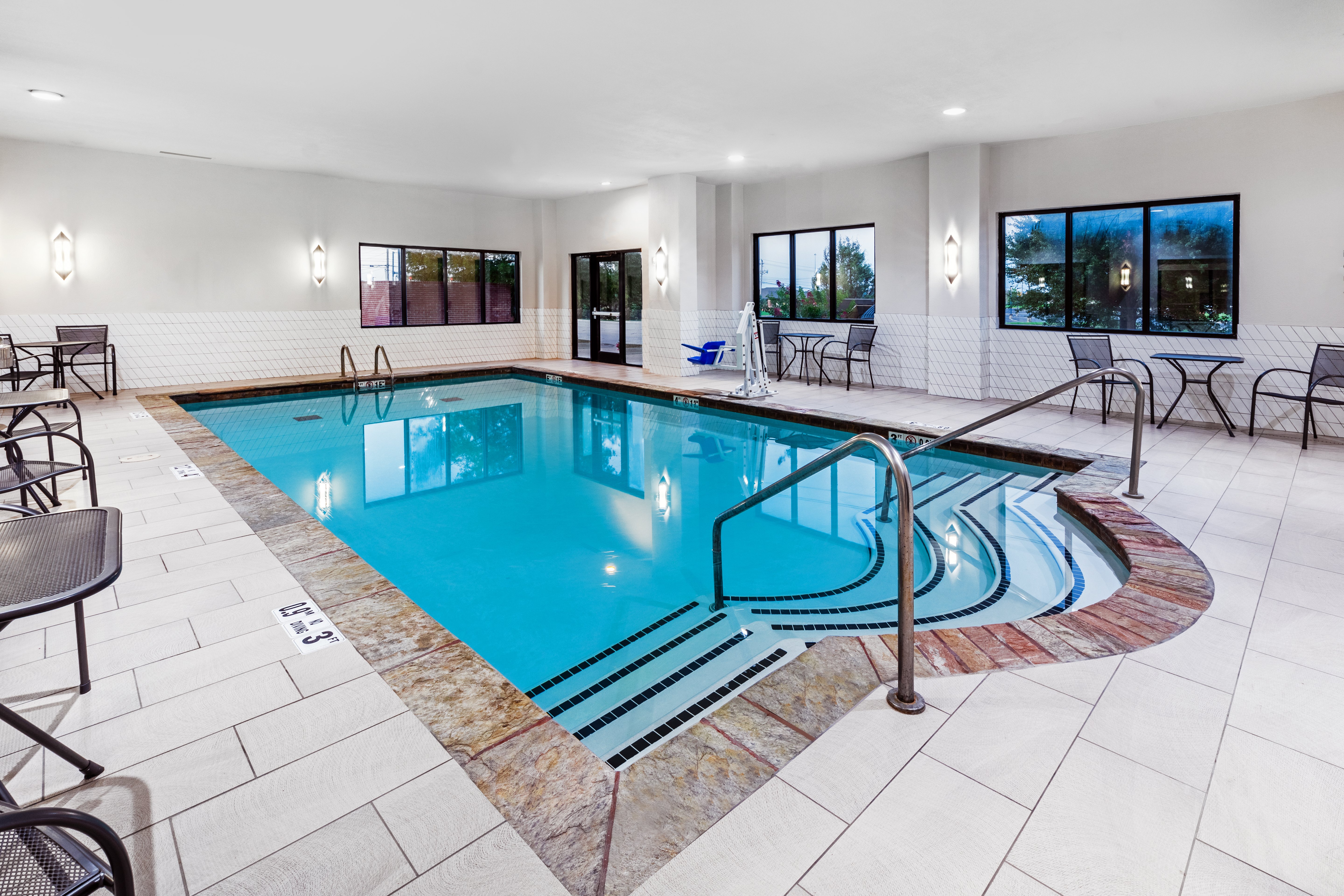 Holiday Inn Hotel & Suites Tulsa South 31/56