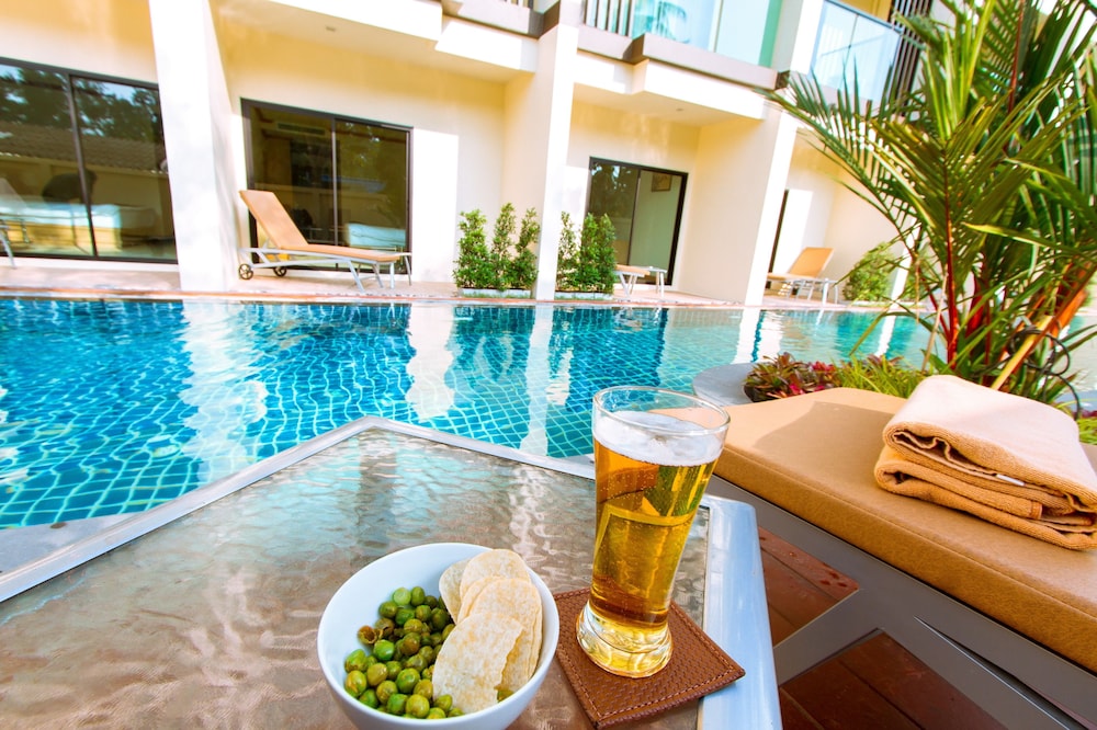 Airport Beach Hotel Phuket 29/41