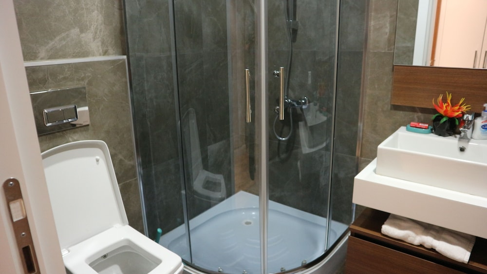 Accra Luxury Apartments Cantonments (Ex A-Lux Apartments) 79/80