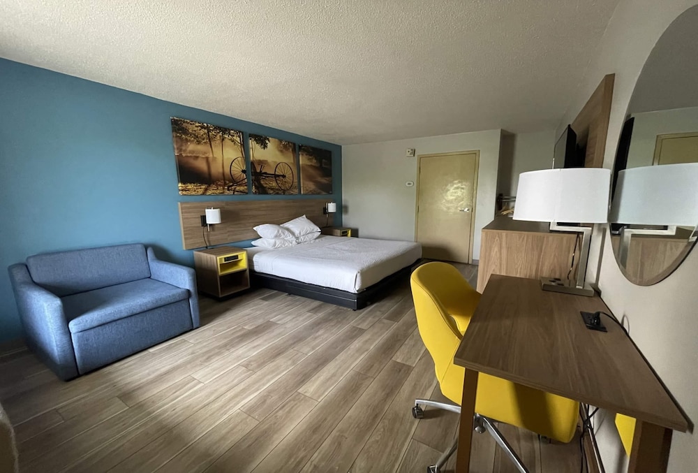 Days Inn And Suites By Wyndham York 10/28