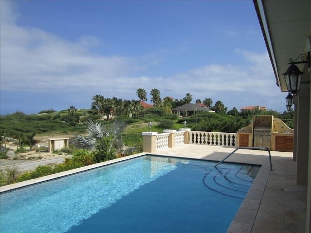 Walking to the Beach Villa 6/13