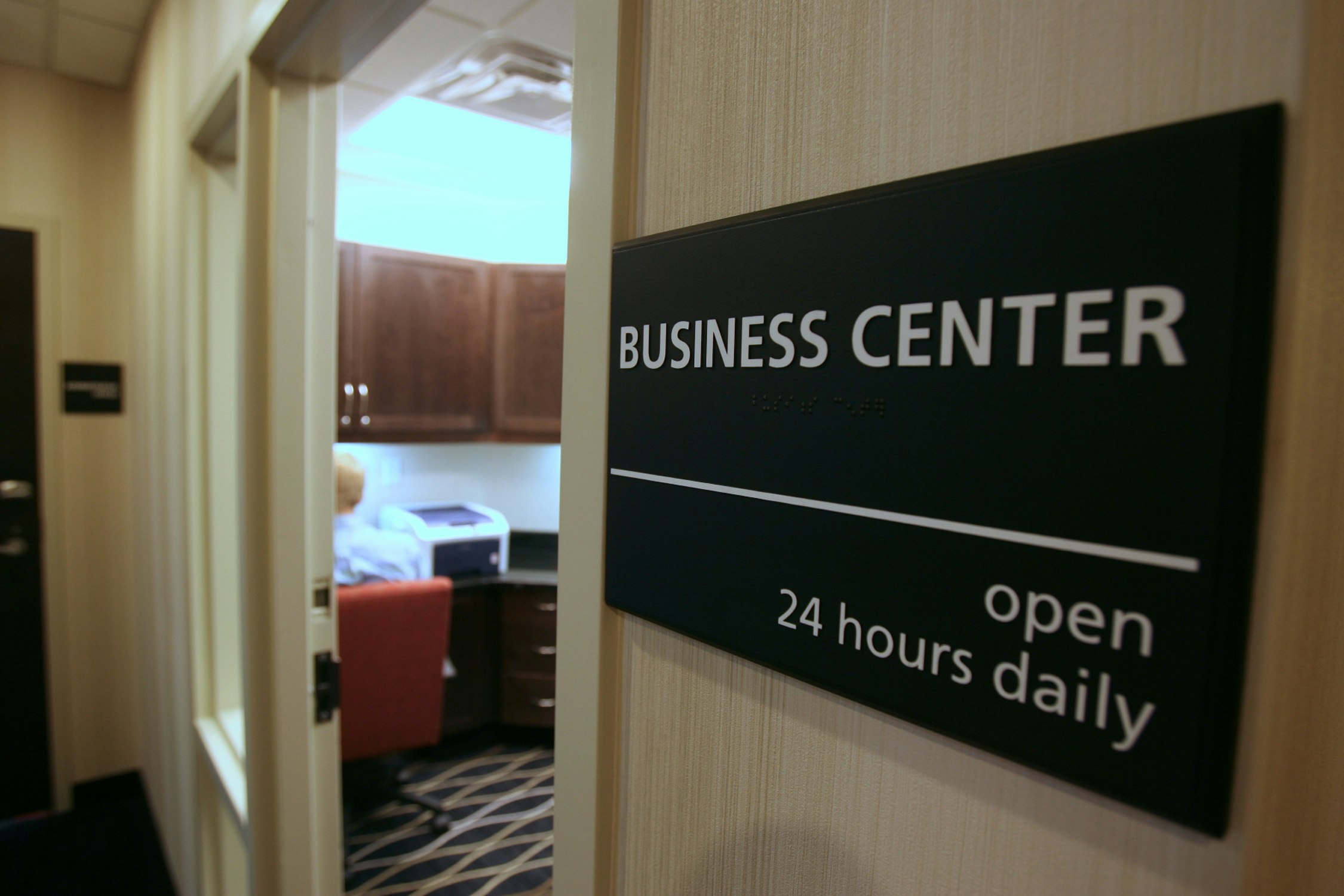 Hampton Inn Suites By Hilton Red Deer 15/38