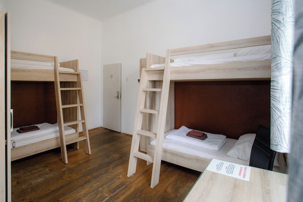 MALE DORM, 6 BEDS
