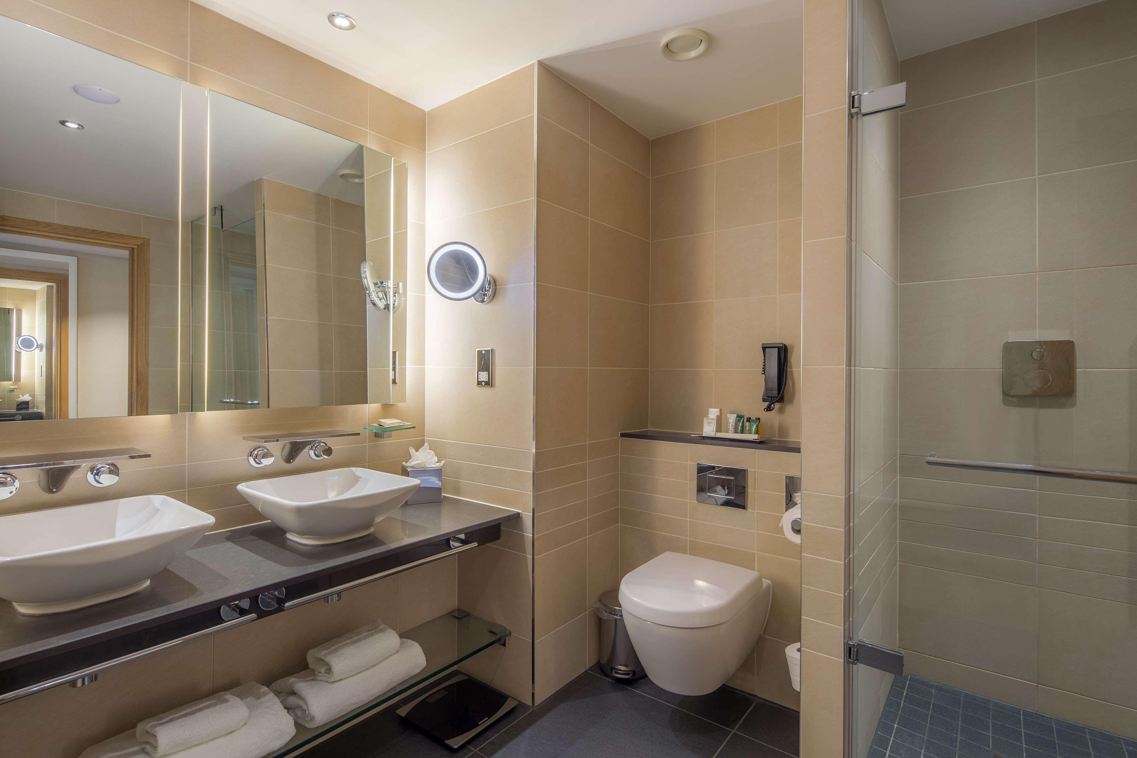 جناح بسرير كينج، Hilton At St Georges Park Burton upon Trent 3/3