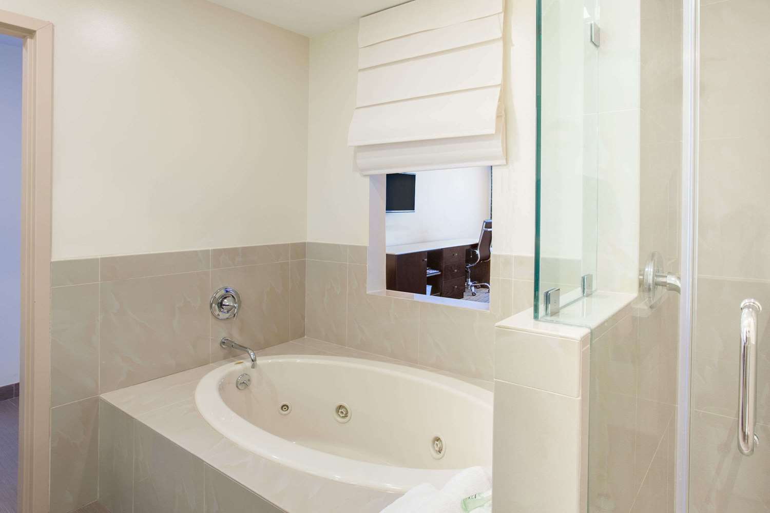 Ramada By Wyndham Culver City 44/49