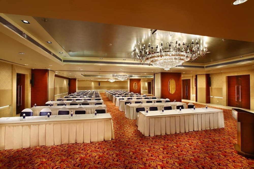 Mahagun Sarovar Portico Suites 36/38