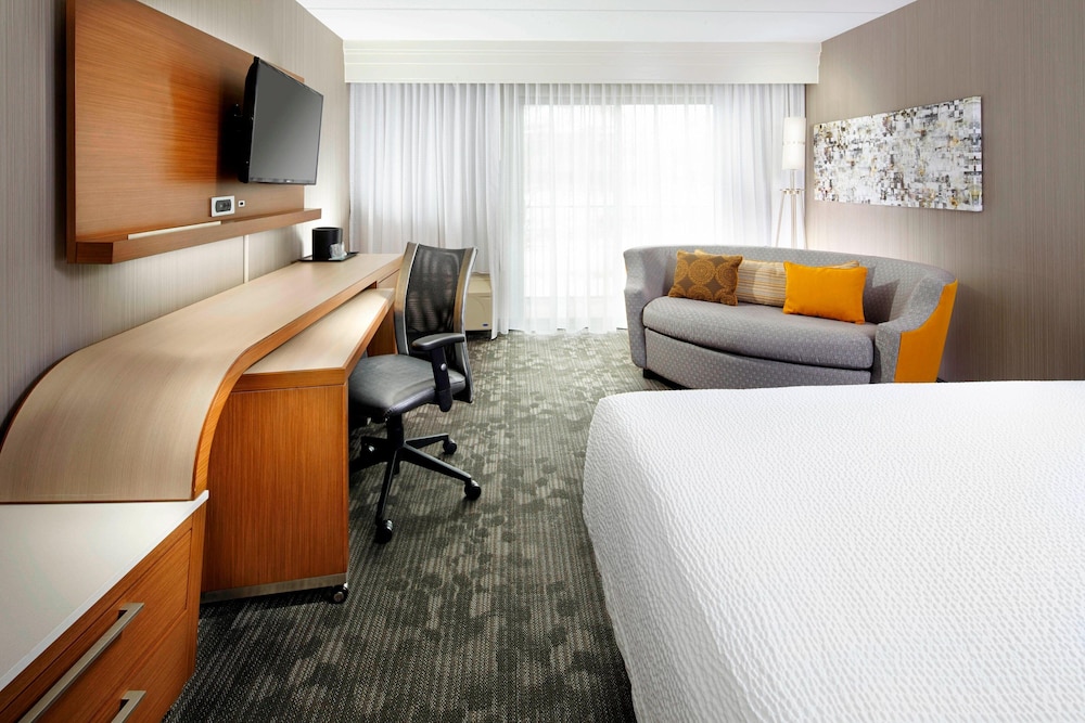 Courtyard By Marriott State College 14/39