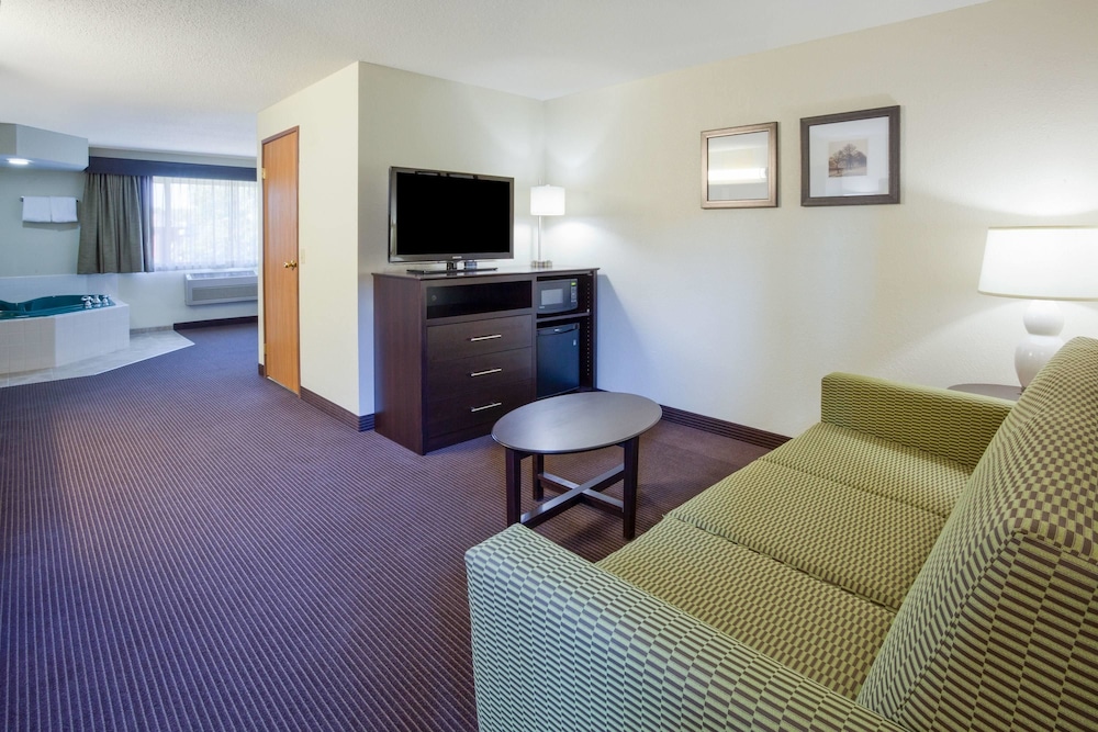 Americinn By Wyndham Rhinelander 24/33