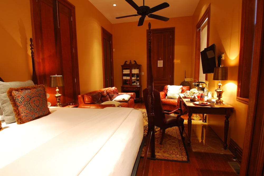 Grand Center Inn 4/37