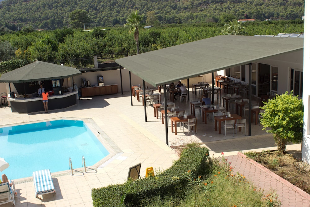Ares Hotels 28/33