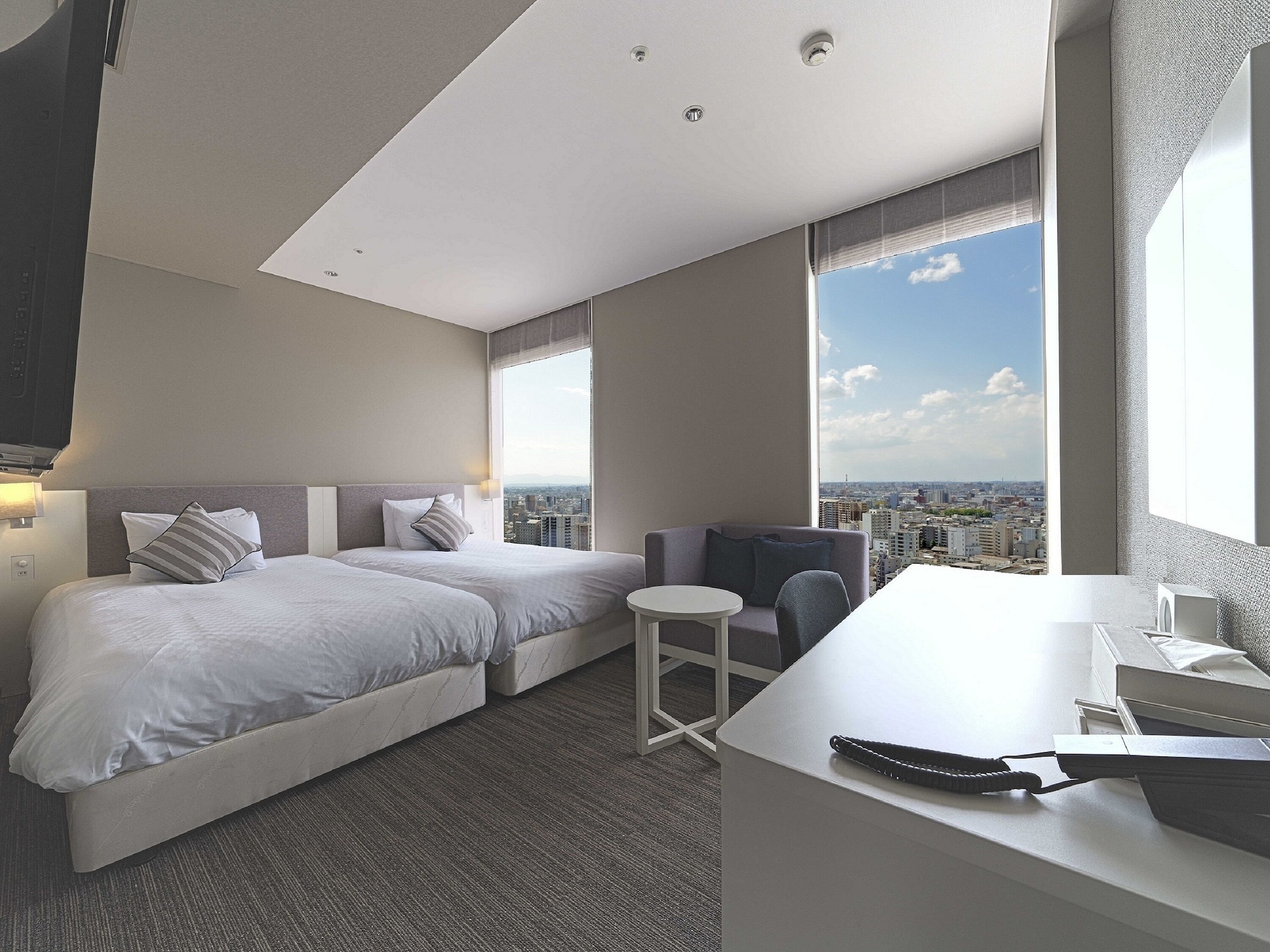 MODERATE, TWIN BEDS