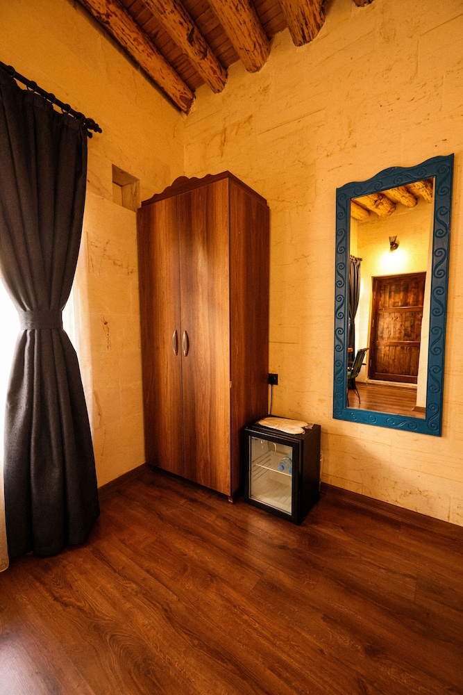 Astarte Hotel 25/50