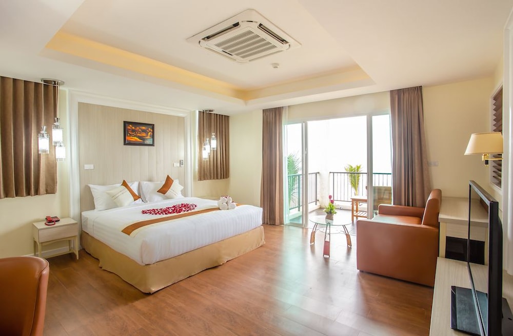 Saint Tropez Beach Resort Hotel 26/74