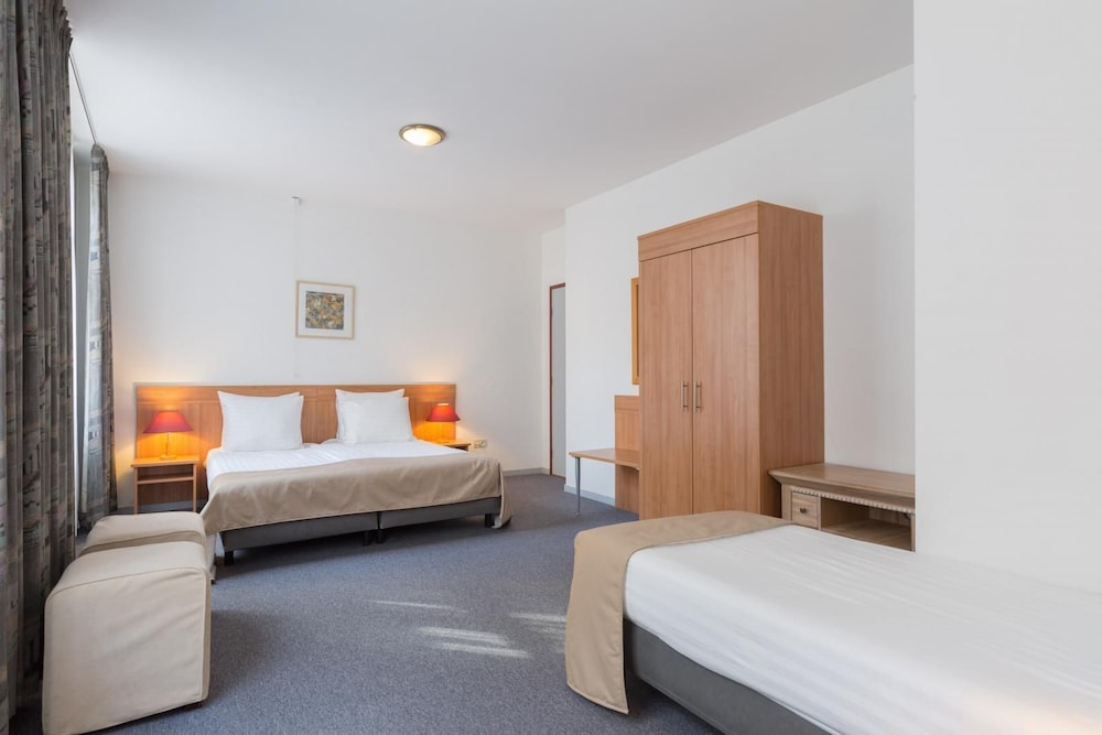 Rho Hotel 16/50