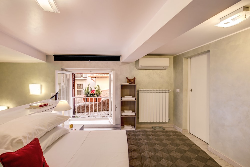 Tritone Top House 43/83